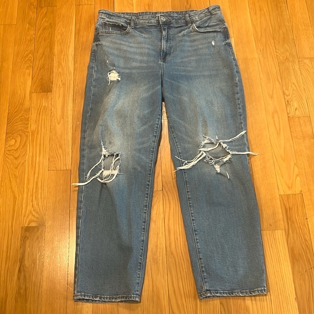 Old Navy women’s  distressed high rise O.G. Loose jeans size 18 .